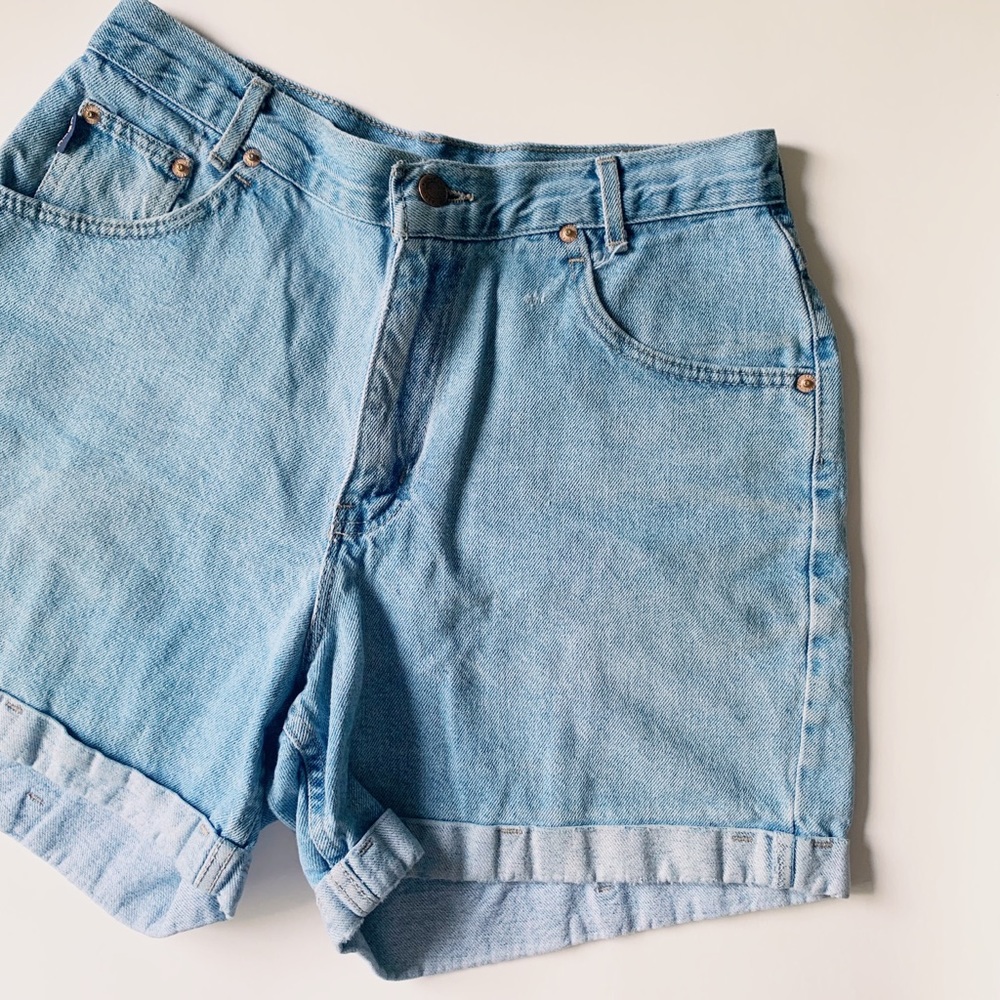 Chic Vintage High Wasted Denim Shorts Size 27